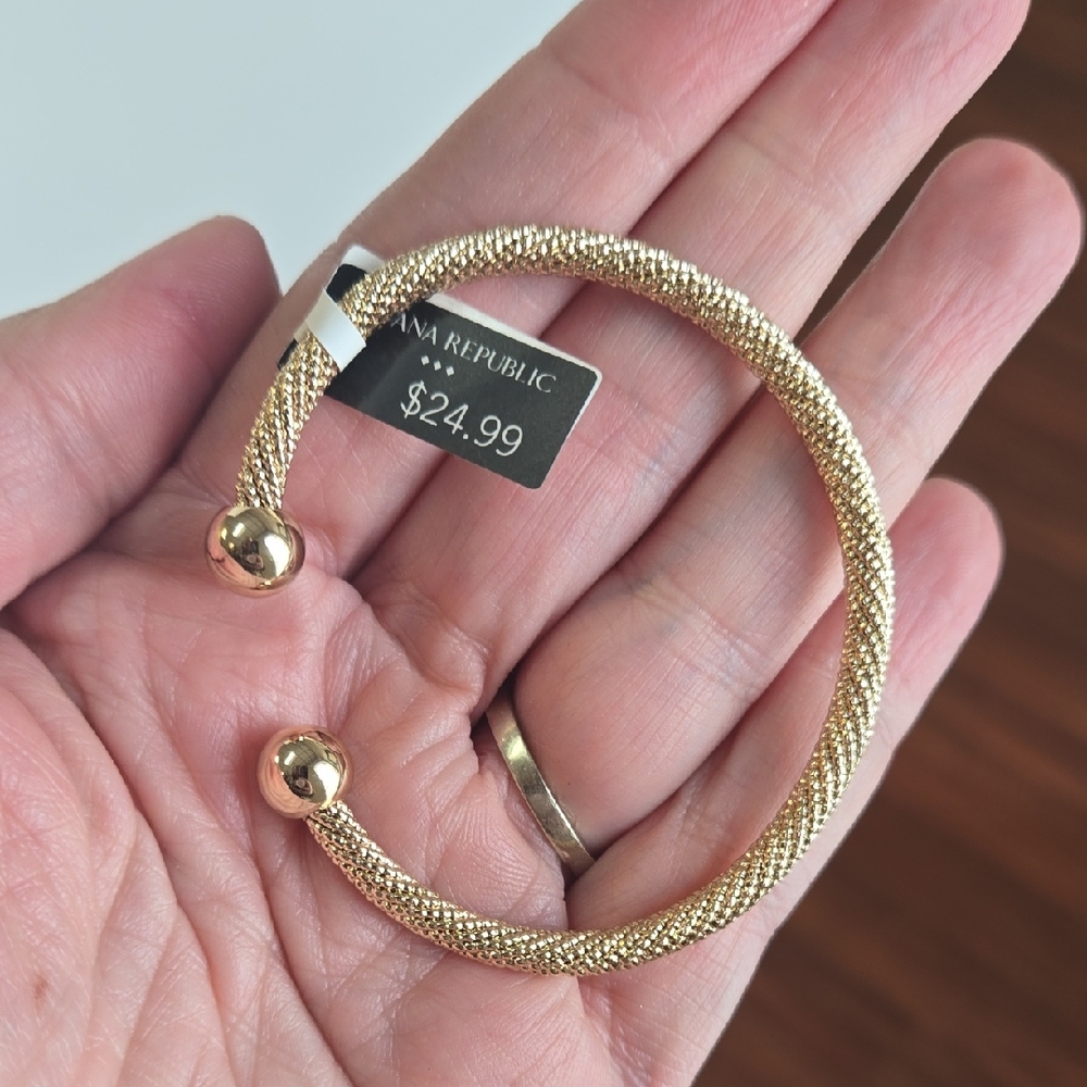 Banana Republic Gold Textured Bracelet NWT • Chic Layering Jewelry • Gift-Ready